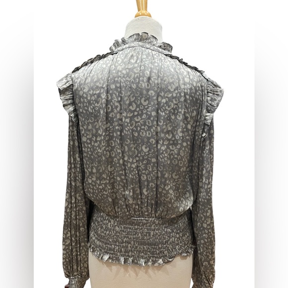 Grade & Gather Womens Boho Gray  Animal Print Blouse Smocked Long Sleeve Ruffles - Picture 4 of 9